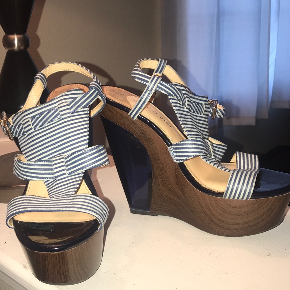 Platformed heels with stripes